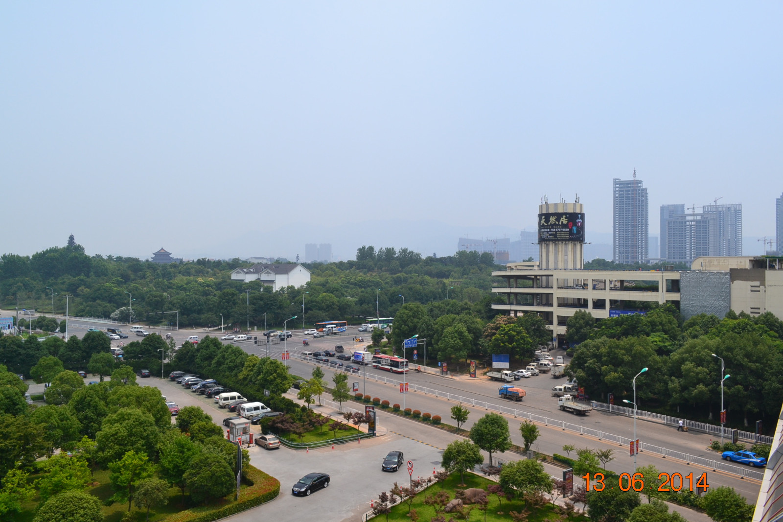 上班在停车场拍的，多多指教,福田市场顶楼停车坪