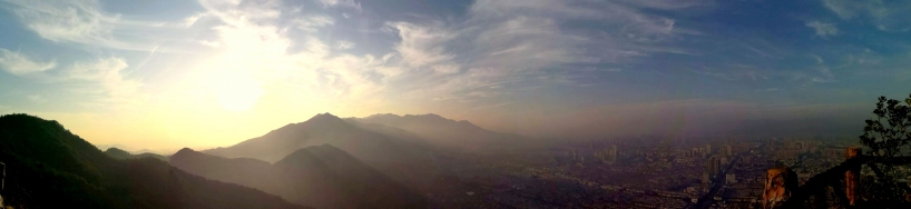 去东阳 ，赶东岘峰的夕阳/日出